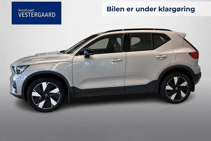 Sølv Volvo XC40 fra 2024
