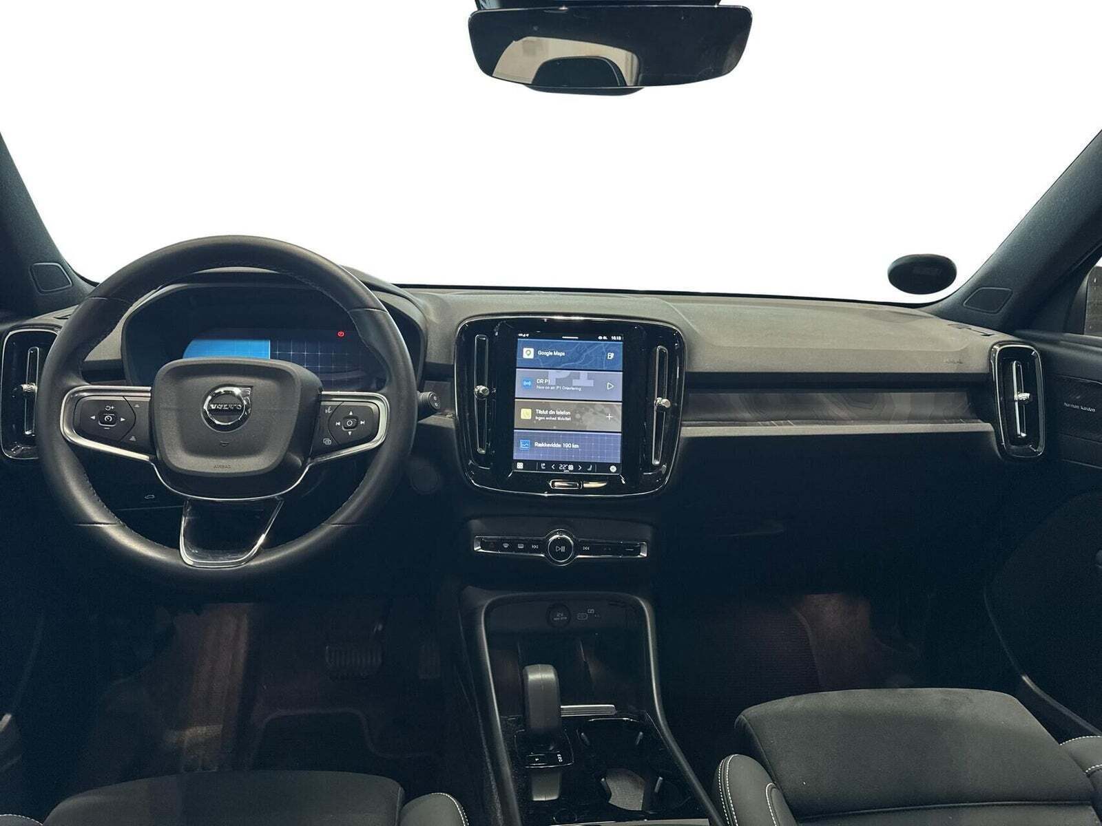 Sølv Volvo XC40 fra 2024