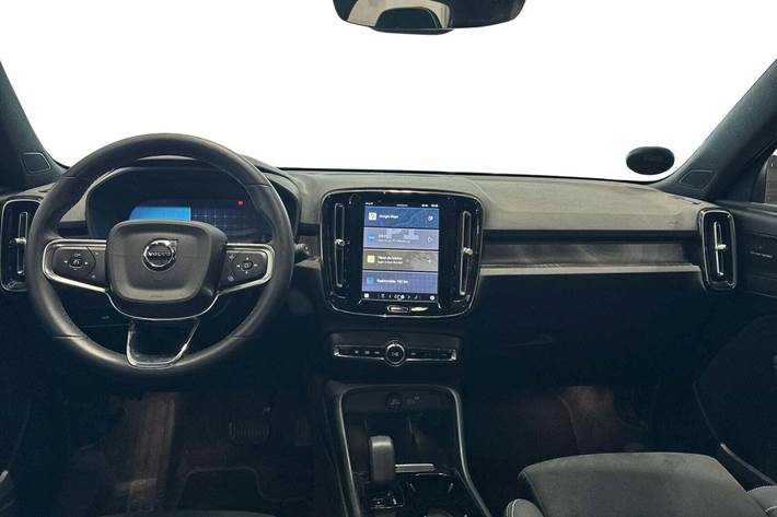 Sølv Volvo XC40 fra 2024