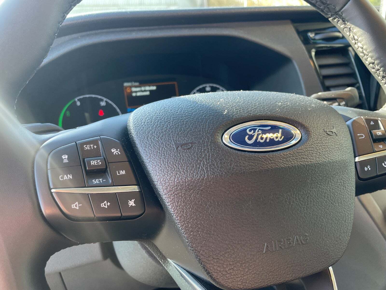 Hvid Ford E-Transit 350 L2 Van fra 2025