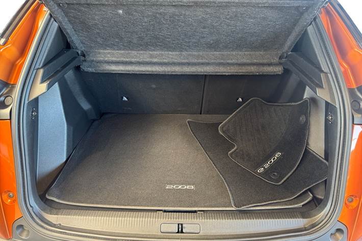 Orange Peugeot e-2008 fra 2022