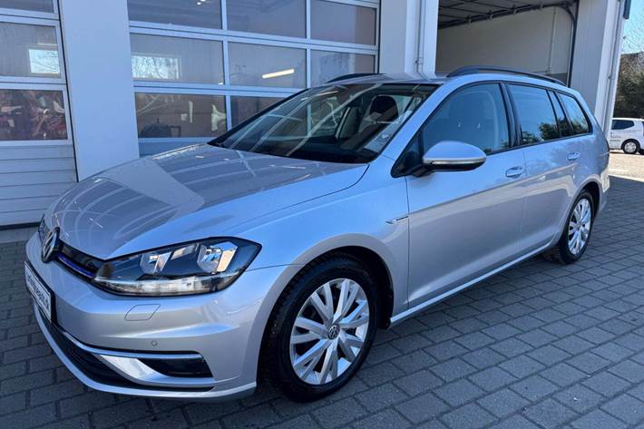 Sølv VW Golf VII fra 2019