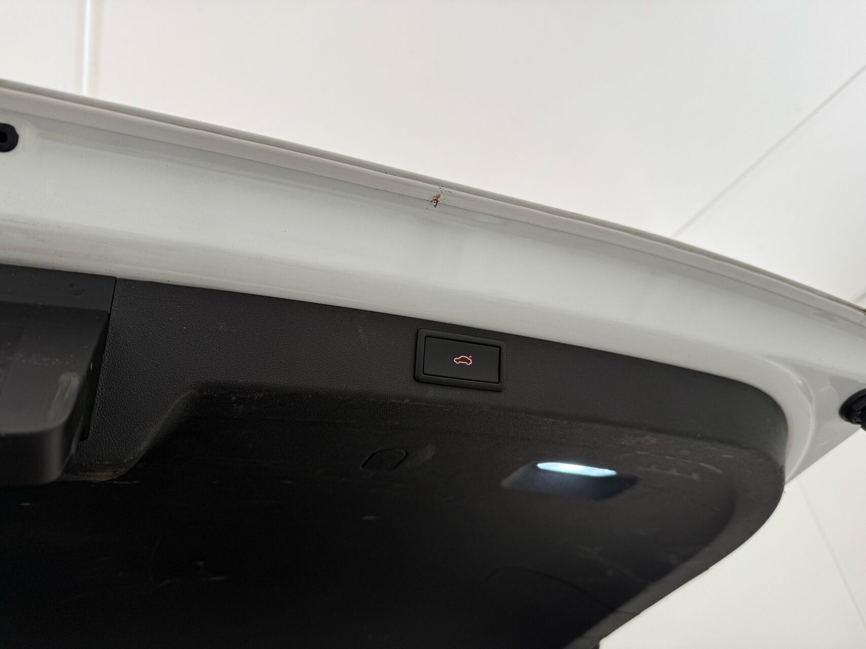 Hvid Skoda Enyaq fra 2023