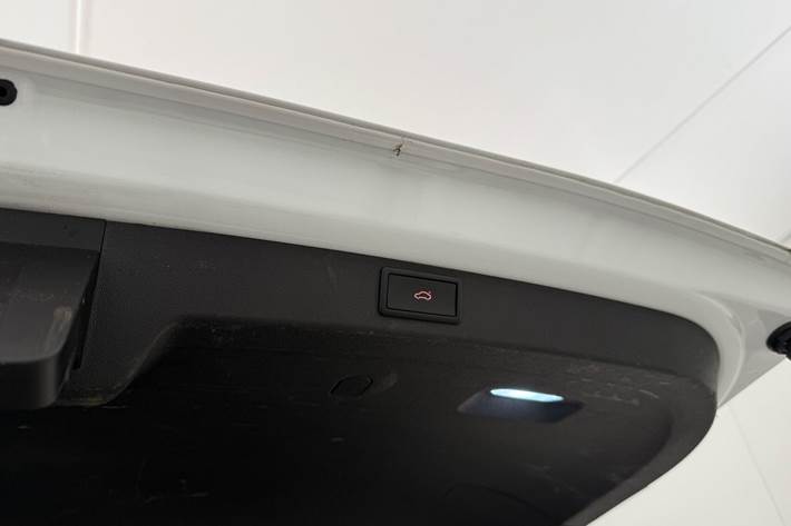 Hvid Skoda Enyaq fra 2023