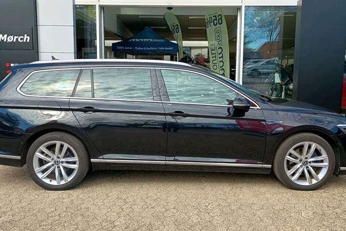 Sort VW Passat fra 2021
