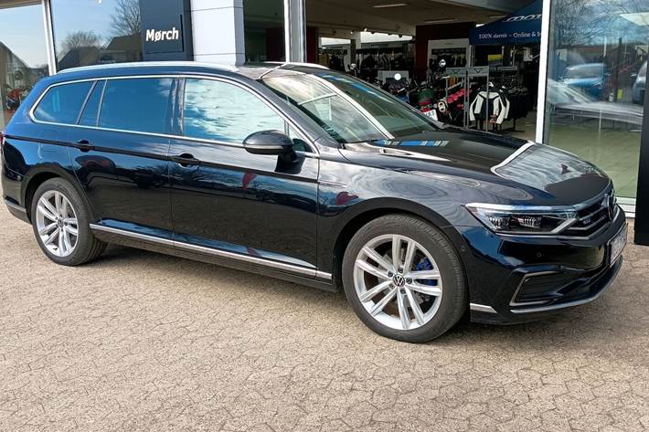 Sort VW Passat fra 2021