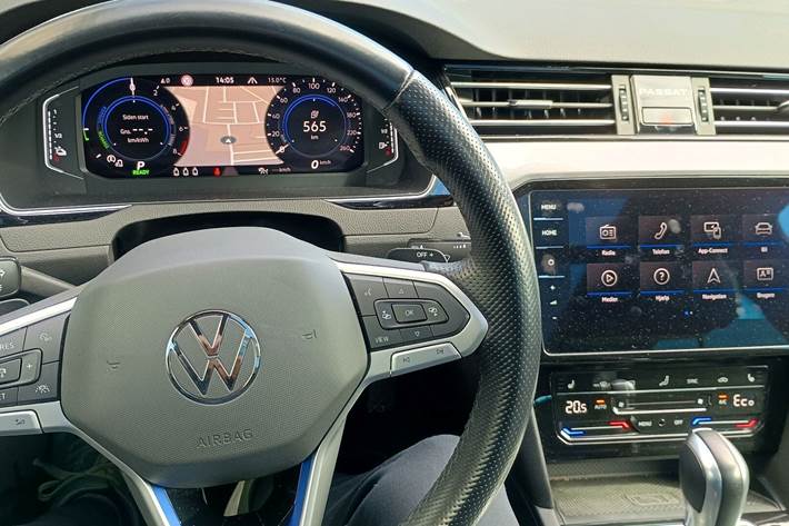 Sort VW Passat fra 2021