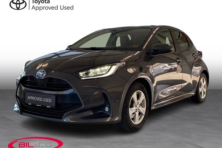 Grå Toyota Yaris fra 2020 set udefra