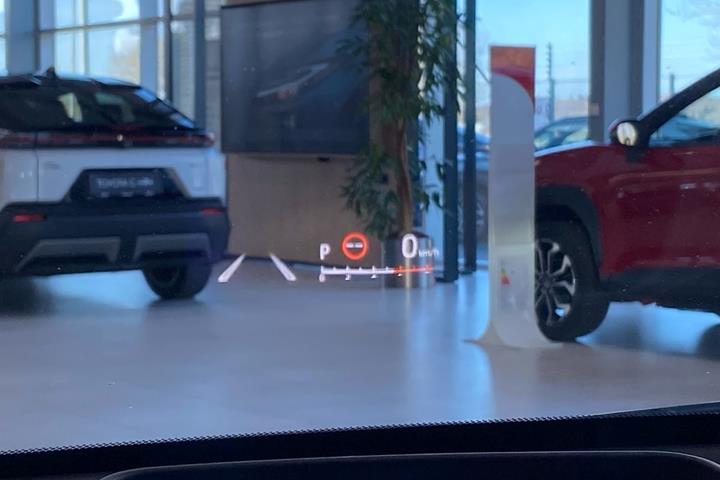 Grå Toyota Yaris fra 2020