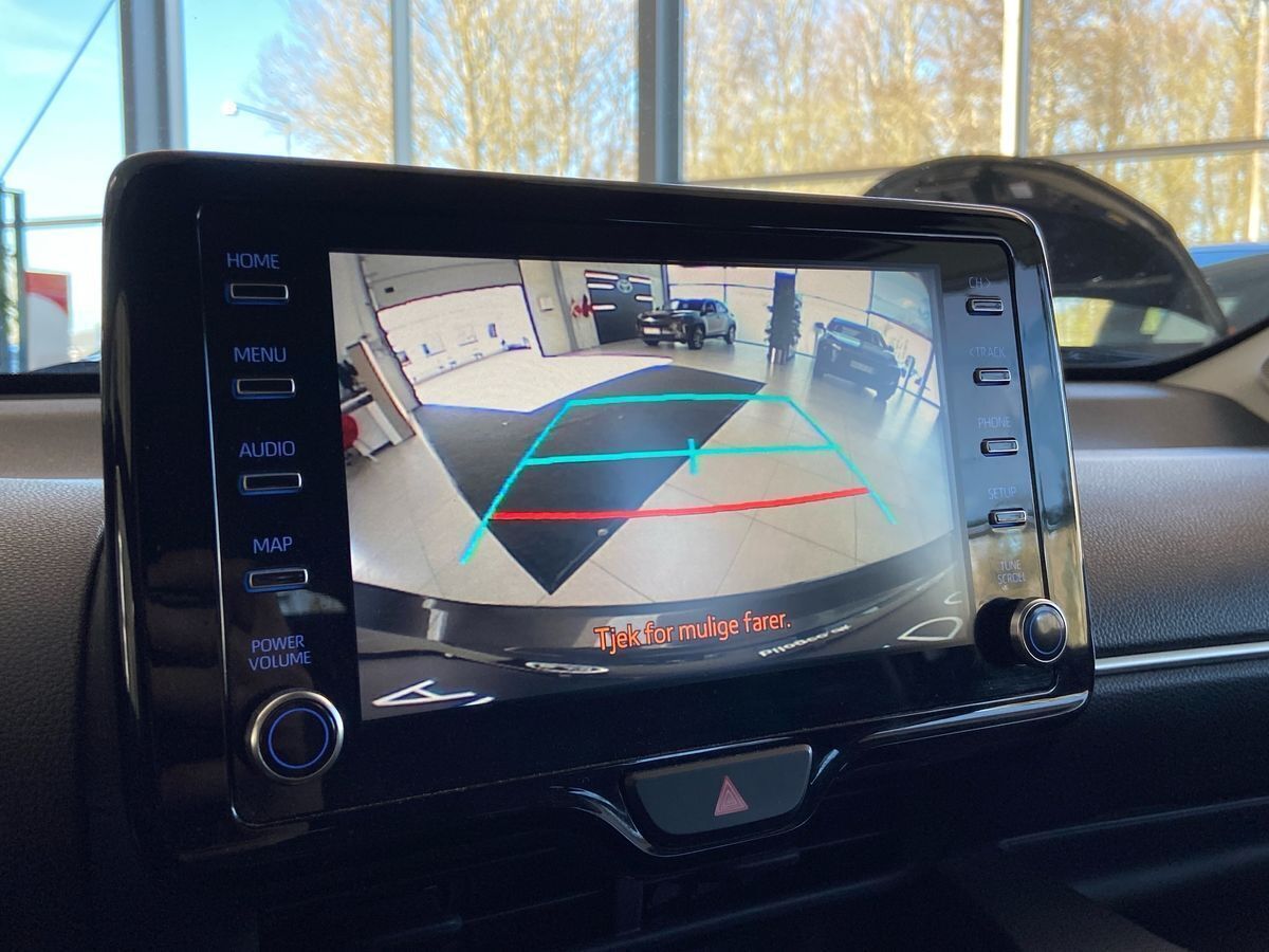 Grå Toyota Yaris fra 2020