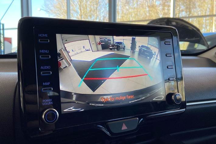 Grå Toyota Yaris fra 2020