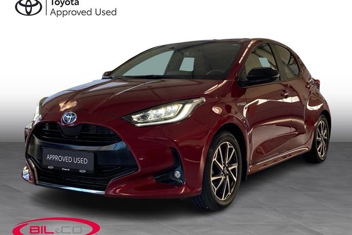 Rød Toyota Yaris fra 2021 set udefra
