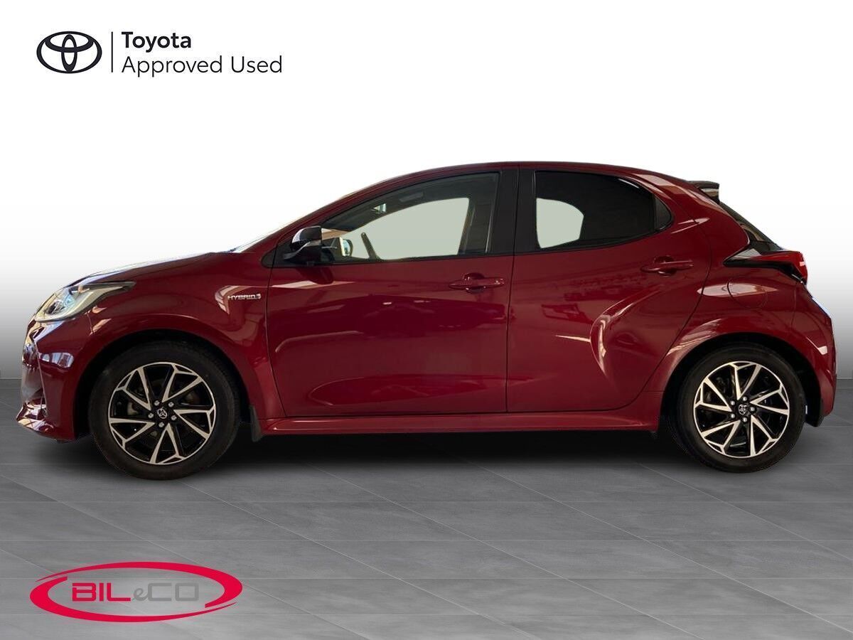 Rød Toyota Yaris fra 2021