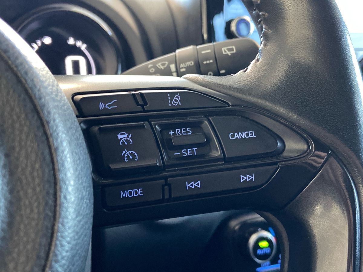 Rød Toyota Yaris fra 2021