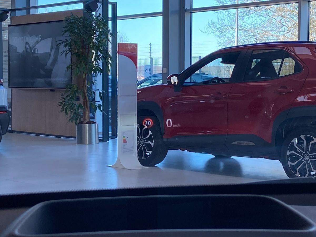 Rød Toyota Yaris fra 2021