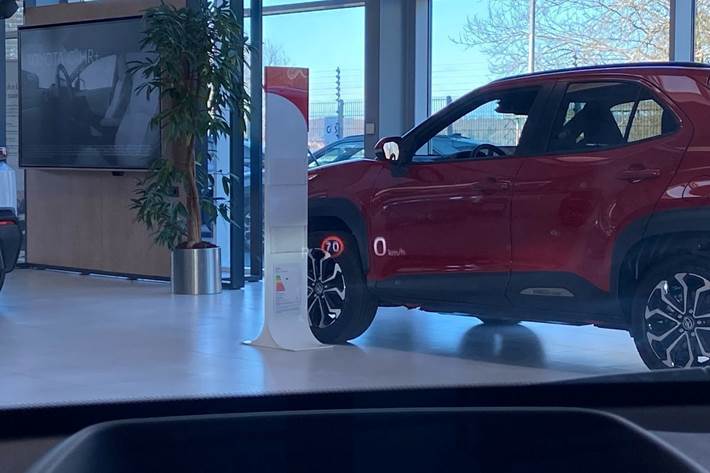 Rød Toyota Yaris fra 2021