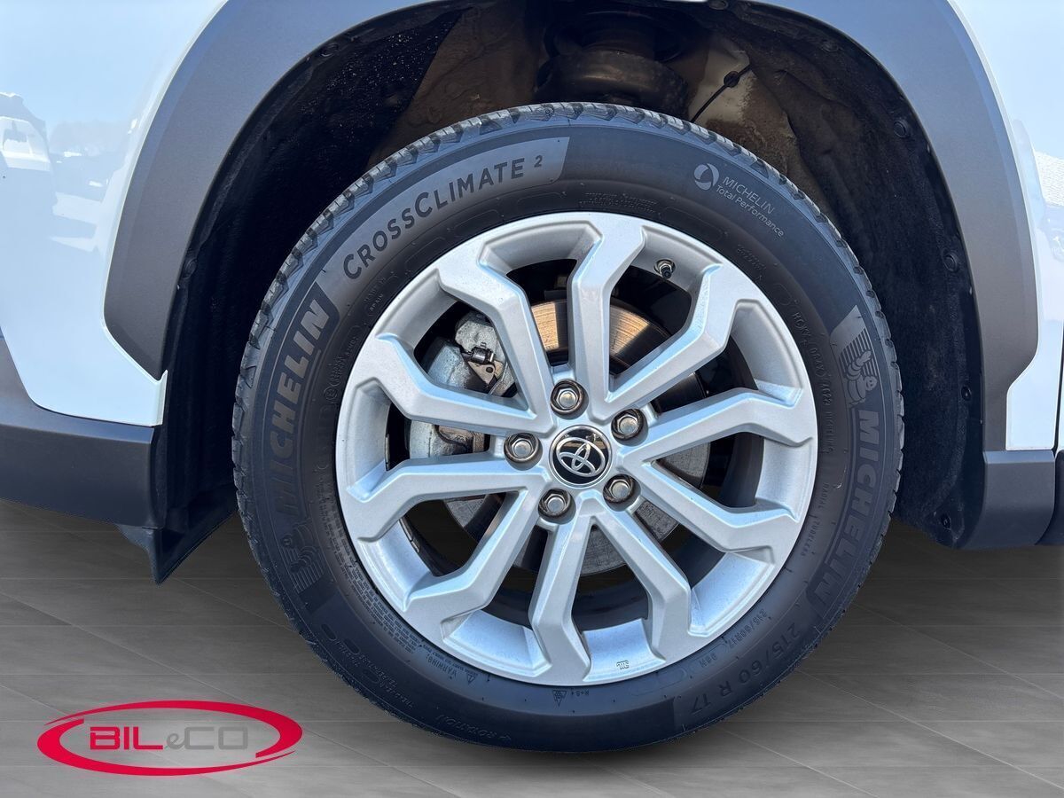 Hvid Toyota Corolla Cross fra 2022