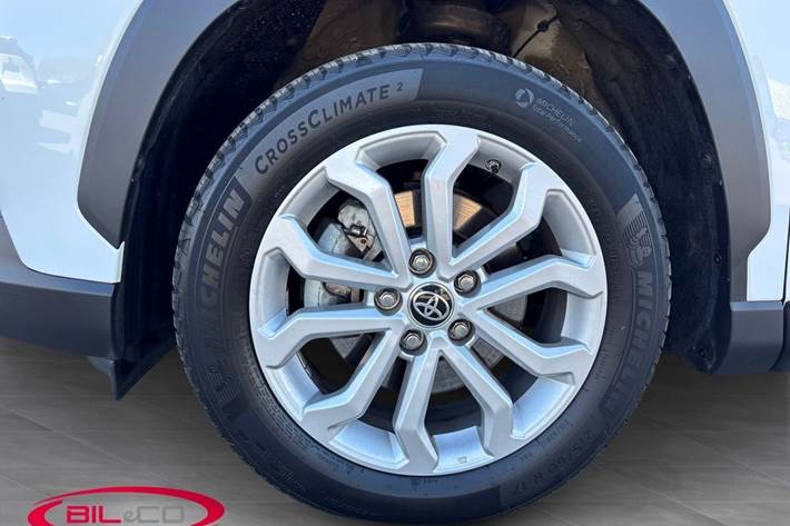 Hvid Toyota Corolla Cross fra 2022