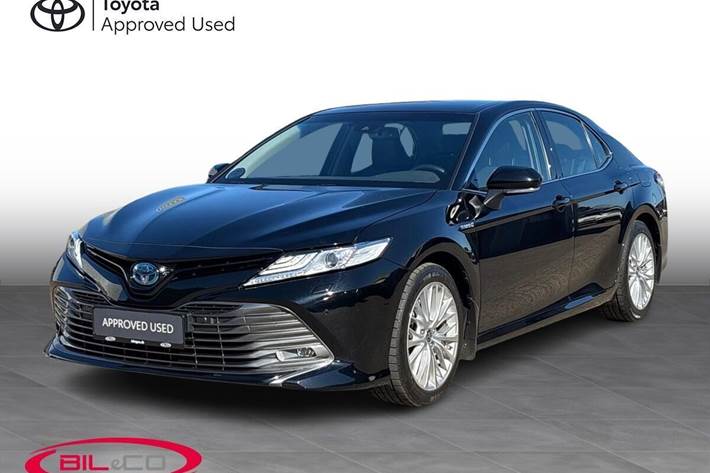 Sort Toyota Camry fra 2021
