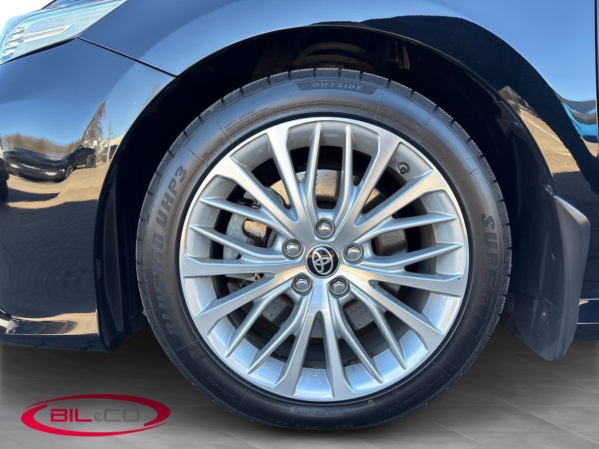 Sort Toyota Camry fra 2021