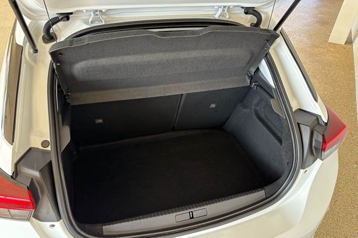 Hvid Opel Corsa fra 2020