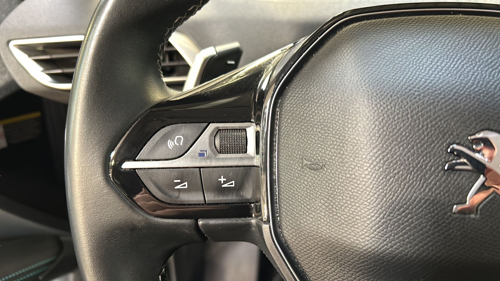 Sølv Peugeot 3008 fra 2021