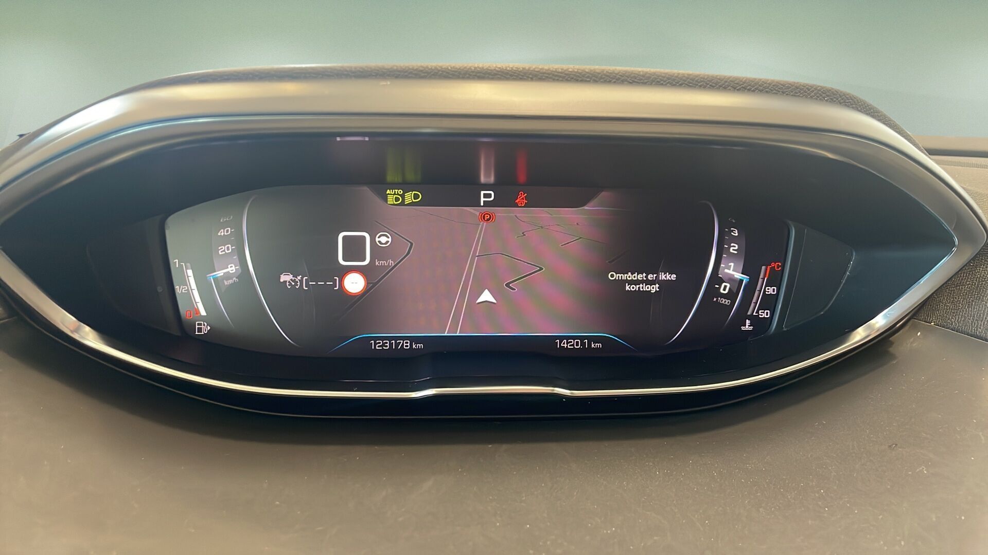 Rød Peugeot 3008 fra 2021