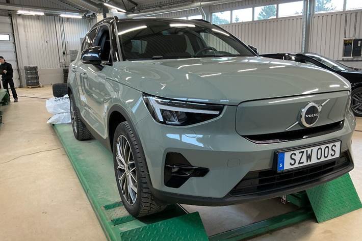 Grøn Volvo XC40 fra 2023