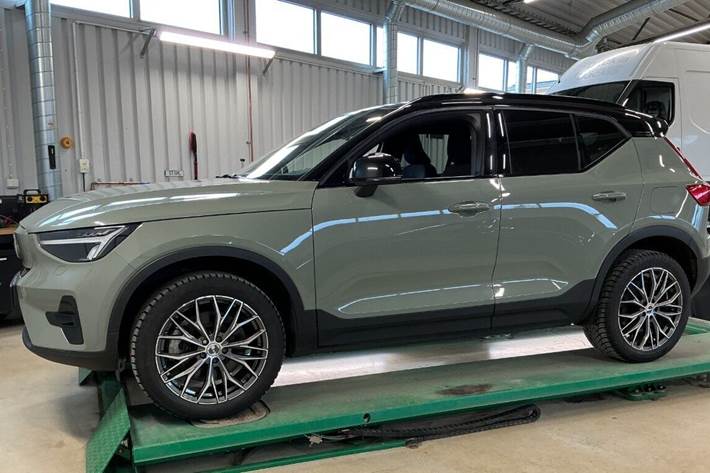 Grøn Volvo XC40 fra 2023