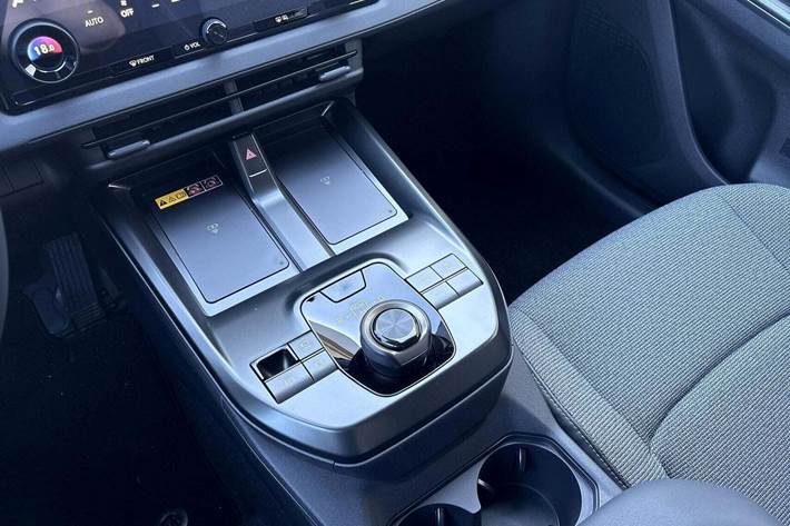 Sort Toyota BZ4X fra 2026