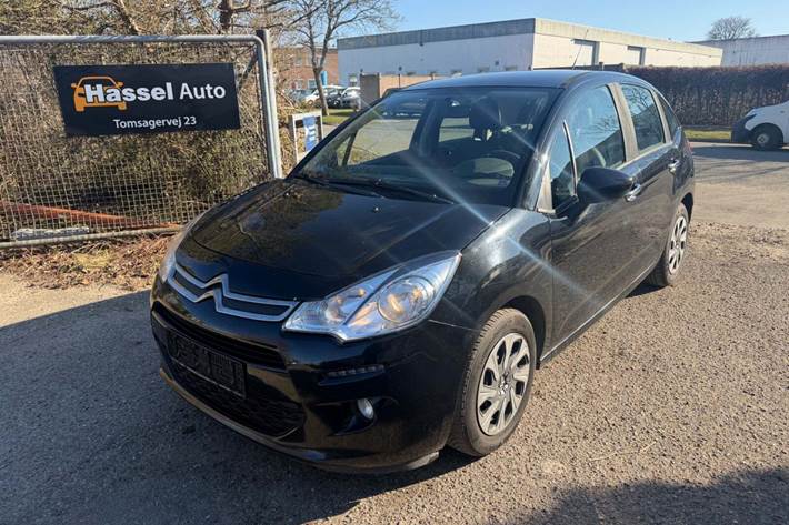 Grøn Citroën C3 fra 2015 set udefra