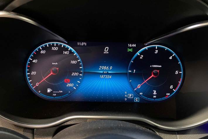 Grå Mercedes C220 d fra 2019