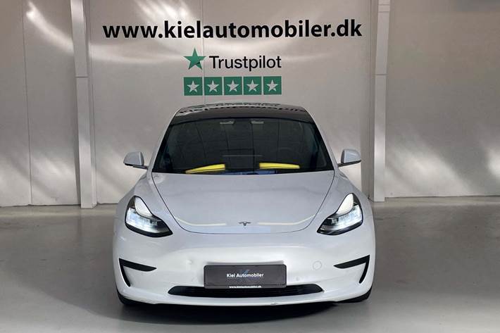 Hvid Tesla Model 3 fra 2019