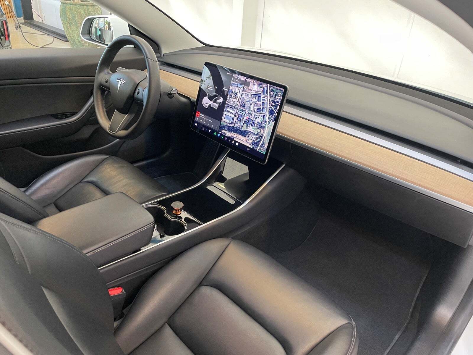 Hvid Tesla Model 3 fra 2019