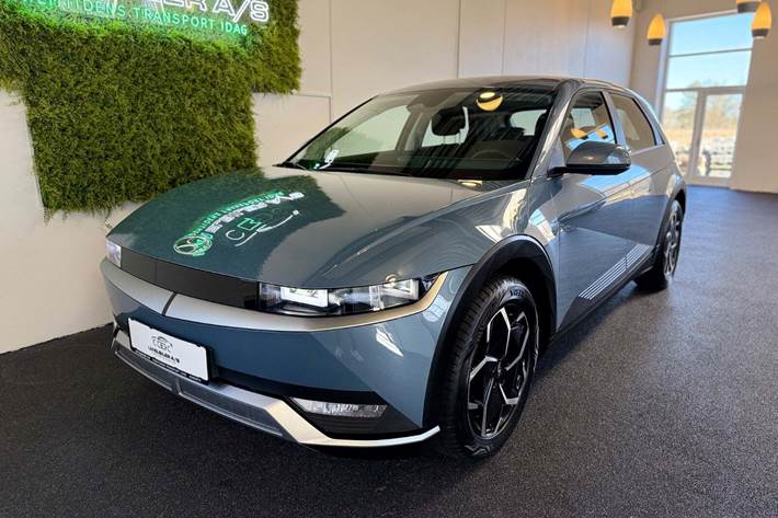 Blå Hyundai Ioniq 5 fra 2024