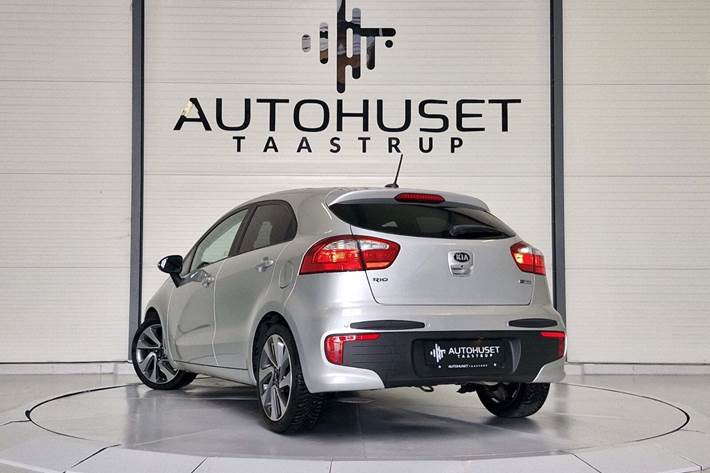 Sølv Kia Rio fra 2016