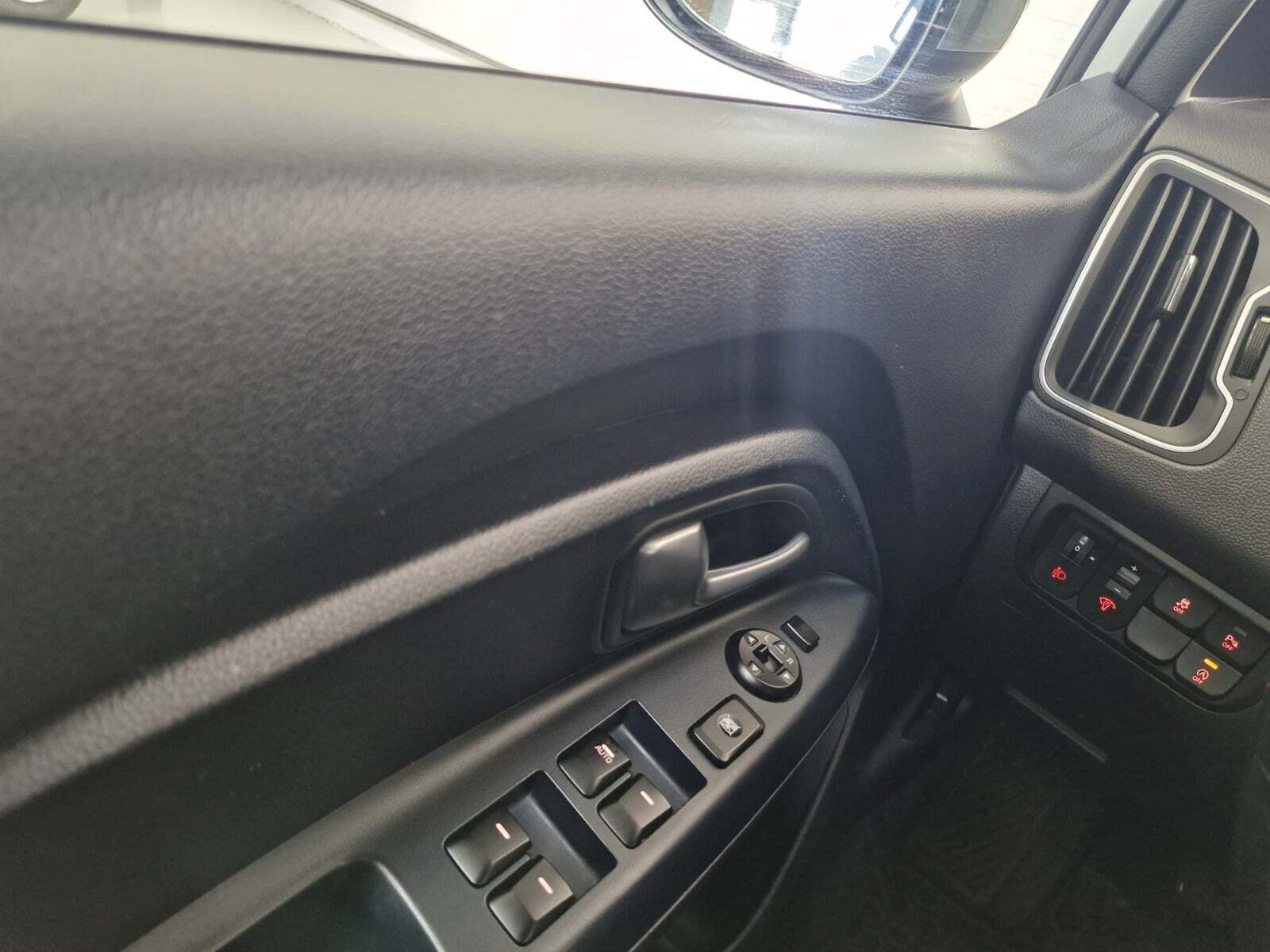 Sølv Kia Rio fra 2016