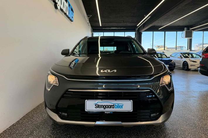 Grå Kia Niro fra 2023