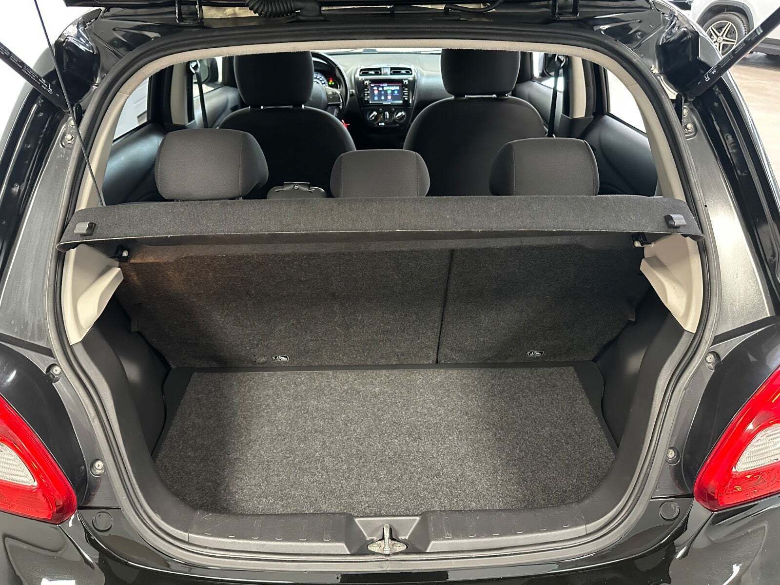 Sort Mitsubishi Space Star fra 2016