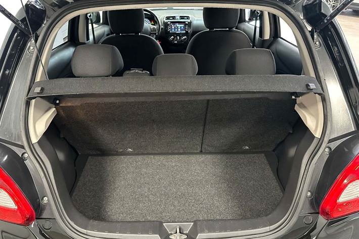 Sort Mitsubishi Space Star fra 2016