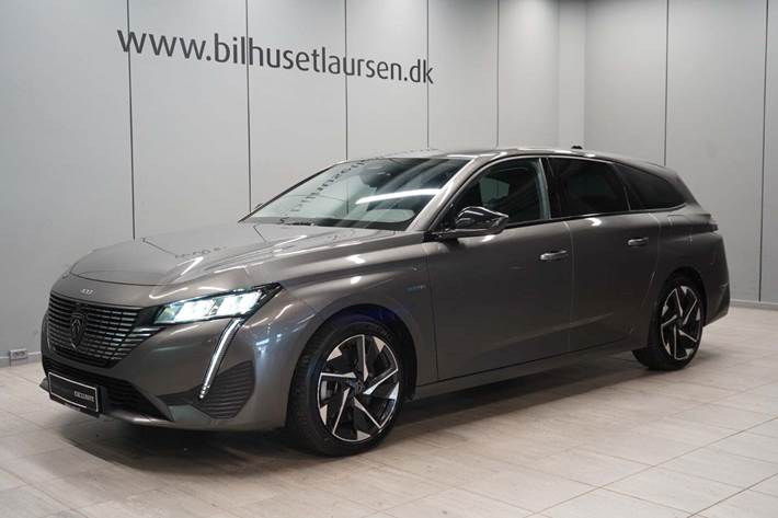 Grå Peugeot 308 fra 2023