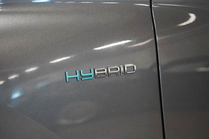 Grå Peugeot 308 fra 2023