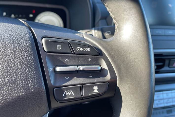 Hvid Hyundai Kona fra 2022