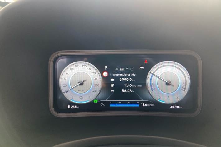 Grå Hyundai Kona fra 2021