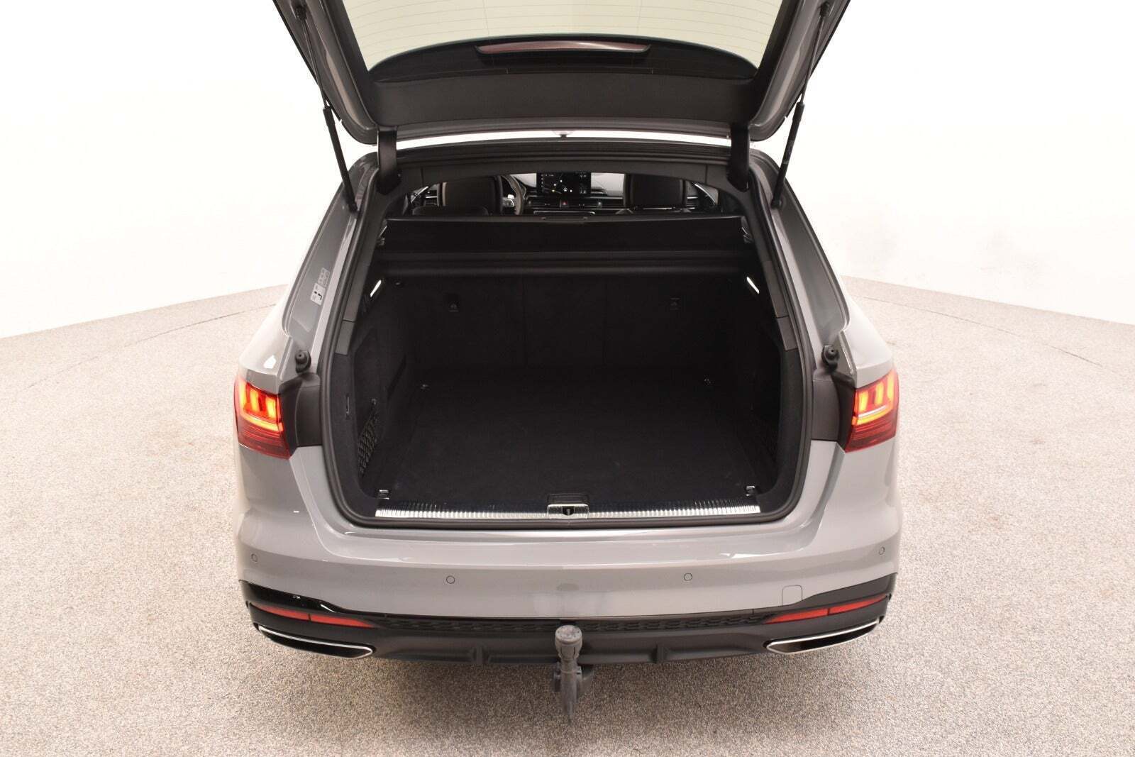 Grå Audi A4 fra 2021