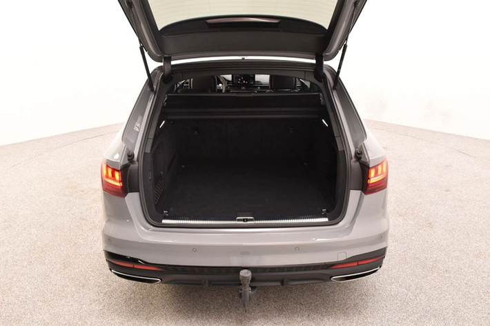 Grå Audi A4 fra 2021