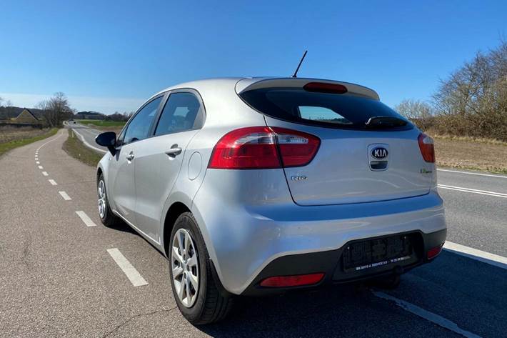 Sølv Kia Rio fra 2013