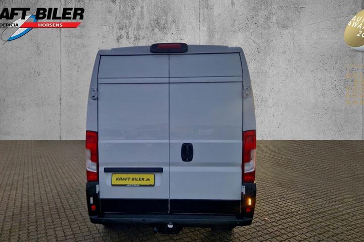 Hvid Opel Movano fra 2022