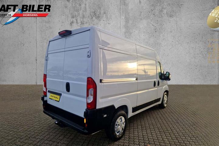 Hvid Opel Movano fra 2022