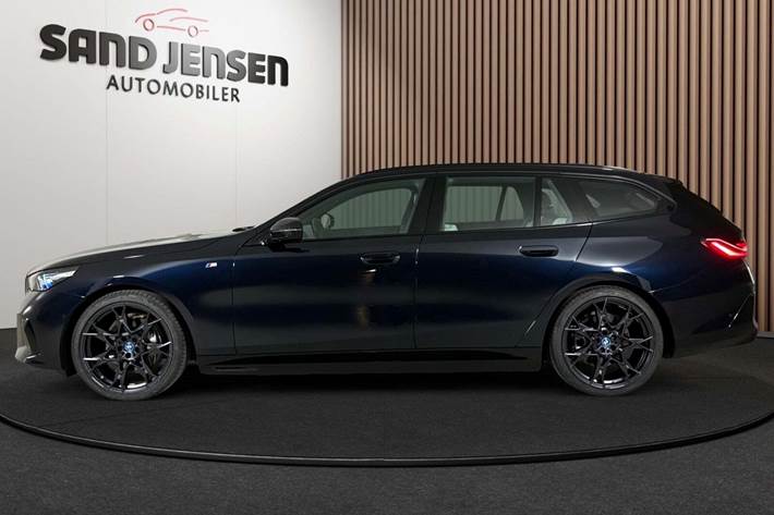 Sort BMW i5 fra 2025